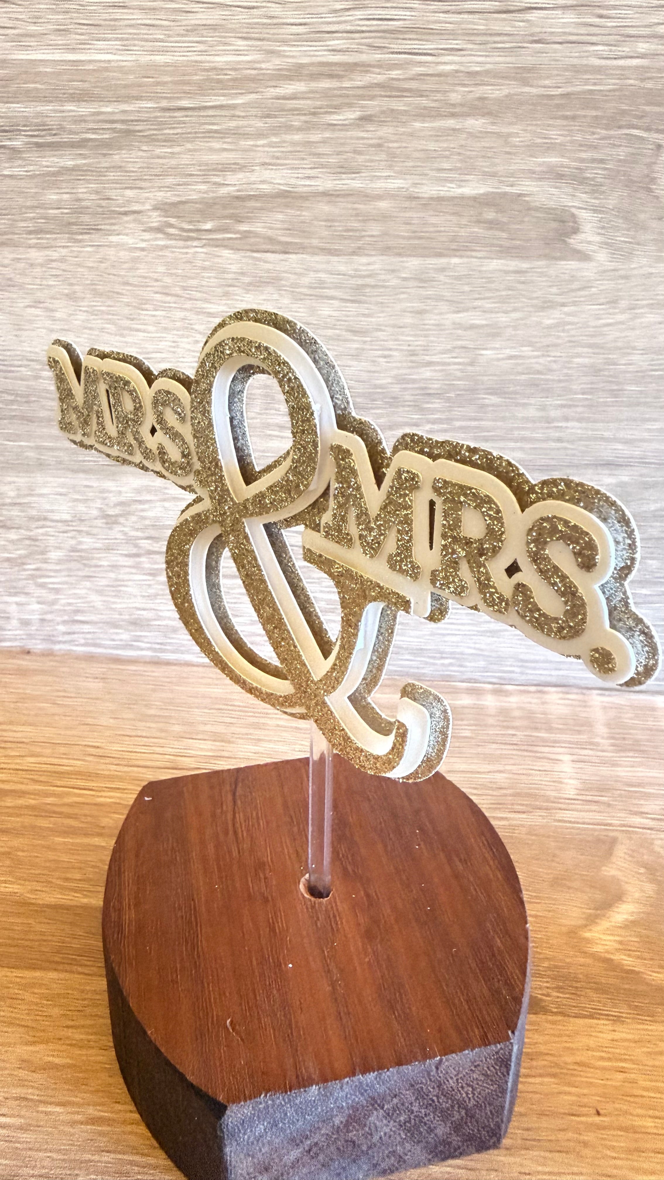Mr & Mrs Wedding Cake Topper – Gold or Silver Glitter Decoration