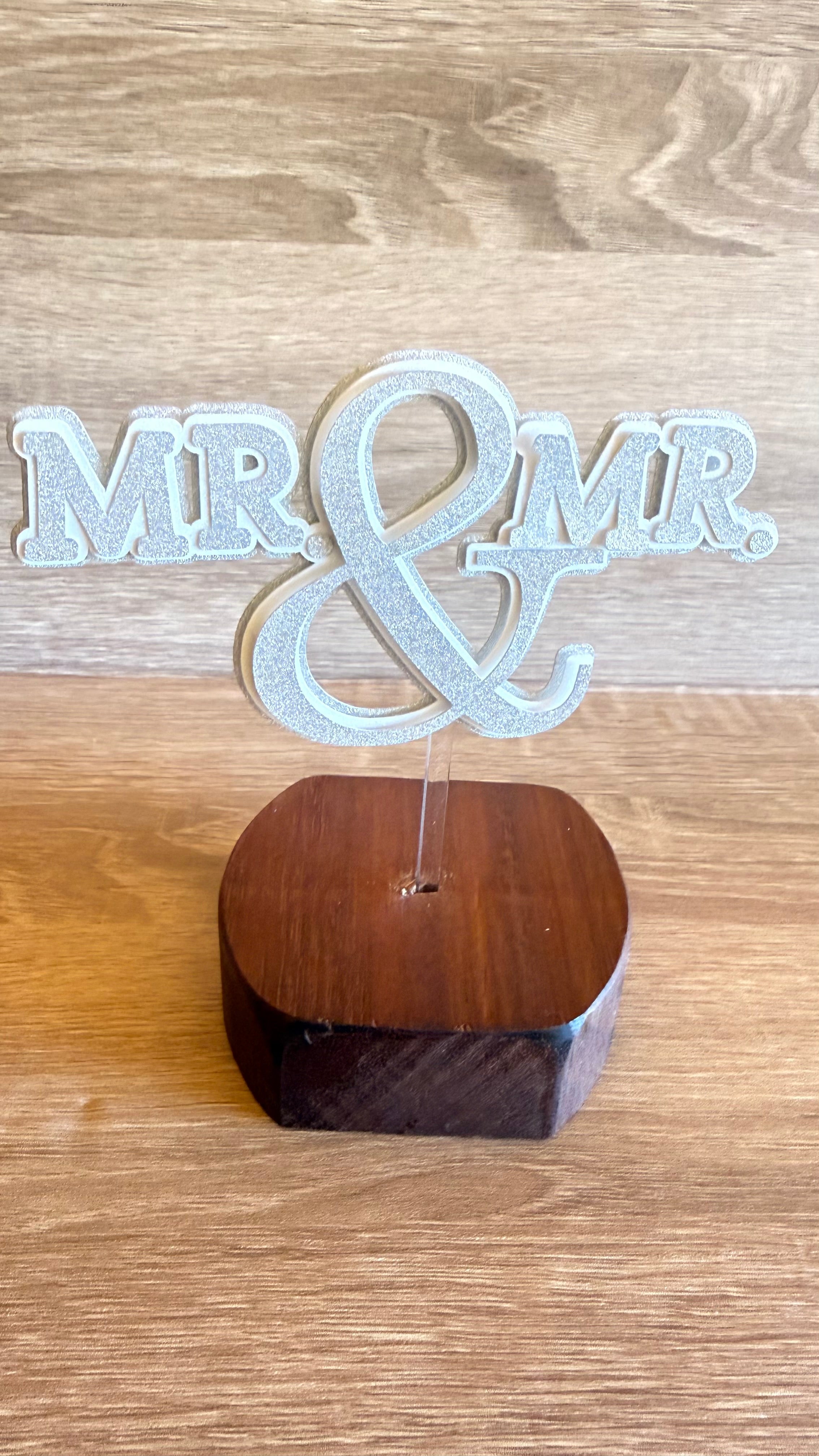 Mr & Mrs Wedding Cake Topper – Gold or Silver Glitter Decoration